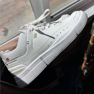 THE ROGER Centre Court W White | Gum